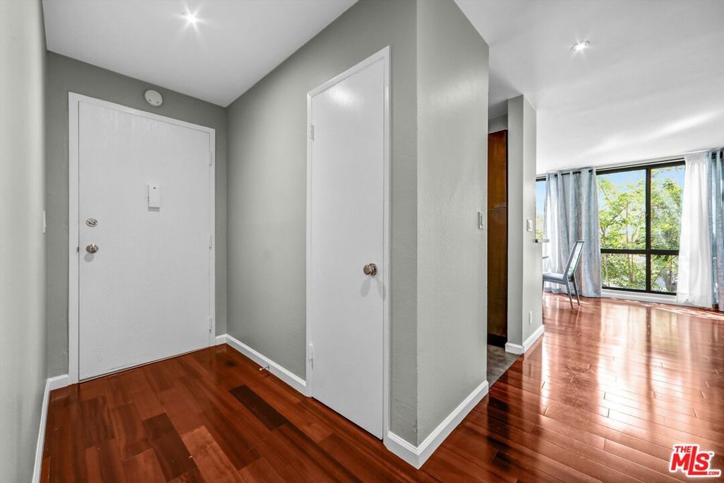 Photo of 906 N Doheny Drive #309, West Hollywood, CA 90069 (MLS # 25583873)