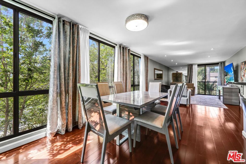 Photo of 906 N Doheny Drive #309, West Hollywood, CA 90069 (MLS # 25583873)