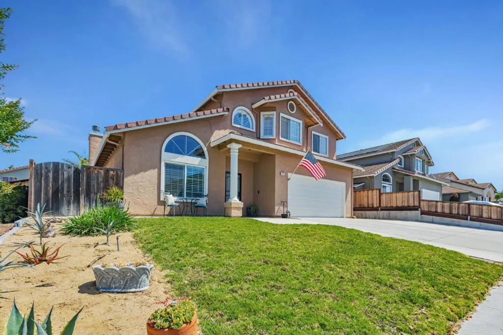 Hollister, California 95023, United States, 4 Bedrooms Bedrooms, ,3 BathroomsBathrooms,Residential,Active,207231