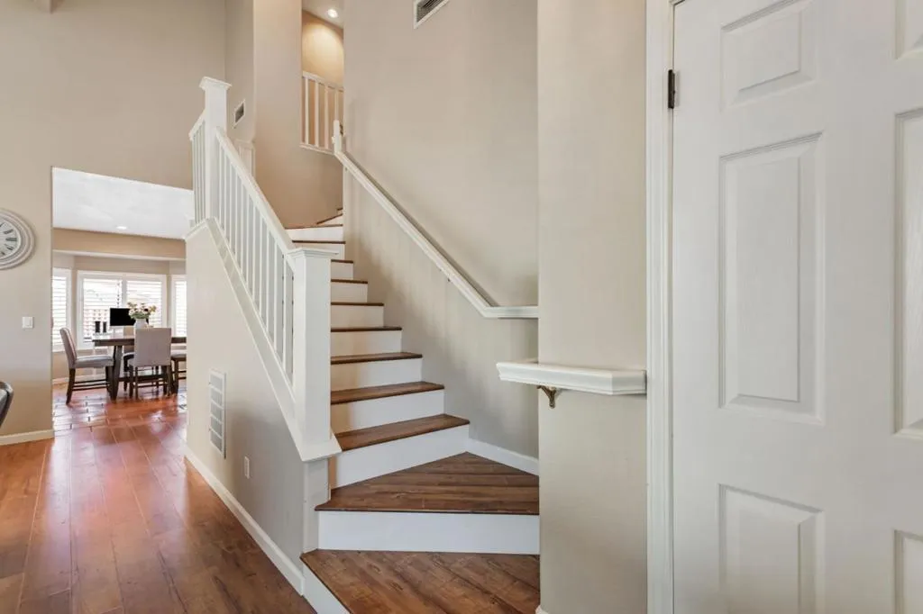 Hollister, California 95023, United States, 4 Bedrooms Bedrooms, ,3 BathroomsBathrooms,Residential,Active,207231