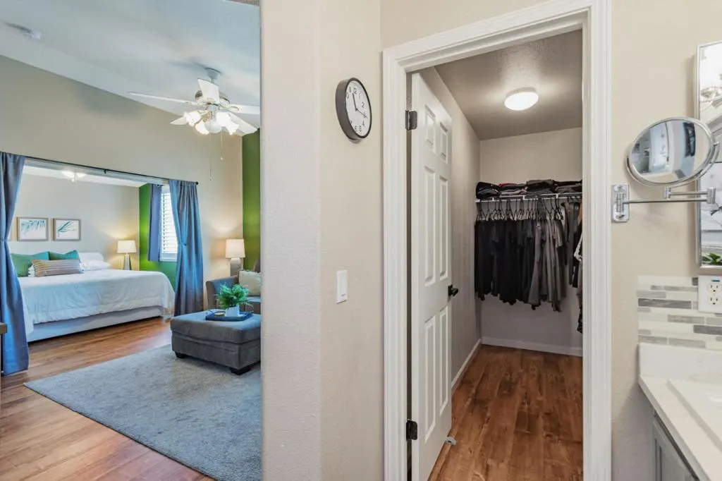 Hollister, California 95023, United States, 4 Bedrooms Bedrooms, ,3 BathroomsBathrooms,Residential,Active,207231