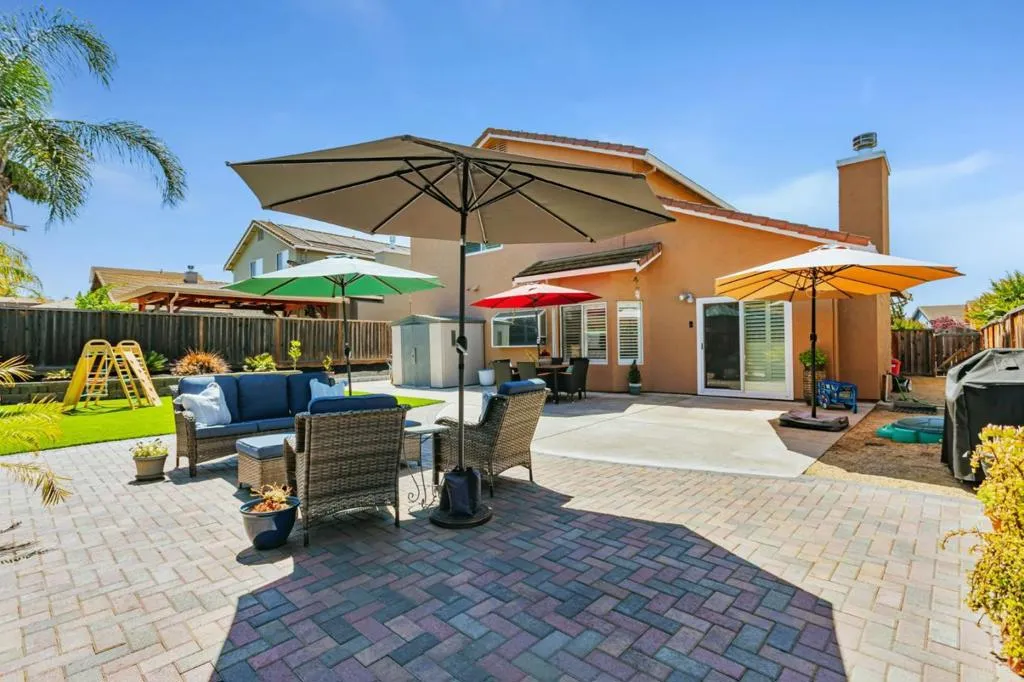 Hollister, California 95023, United States, 4 Bedrooms Bedrooms, ,3 BathroomsBathrooms,Residential,Active,207231