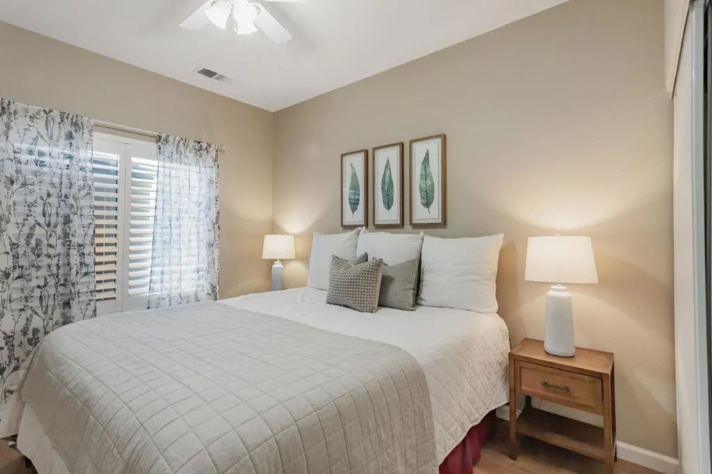 Hollister, California 95023, United States, 4 Bedrooms Bedrooms, ,3 BathroomsBathrooms,Residential,Active,207231