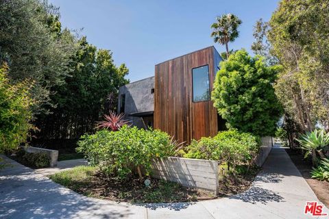 Photo of 3601 Wade Street, Los Angeles, CA 90066 (MLS # 26841241)