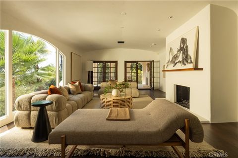 2495 Glendower Avenue Los Angeles CA 90027