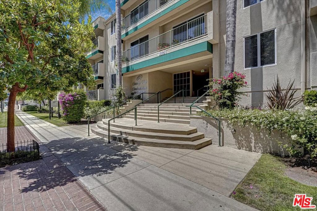 Great Lease in Sherman Oaks village: steps to Ventura blvd for shops, restaurants, banks, the newer Pavillion's, mins to the Gelson's & Wholefoods. Easily pop on 405/101 to Westside, East & North, Canyon road over to B.H. or UCLA. Well maintained HOA building include: onsite manager & night shift security, Pool, BBQ, gym, lush garden, gated & secured. Unit is located in the backside, with brand new wood flooring trough out, fresh new painting, great floor plan: each bedroom suite on each side, walk in closet, Living & Kitchen is in the middle, Balcony, inside W/D hoop up plus community laundry, 2 parking spaces. Quiet & secured condo living & yet in urban city life style
