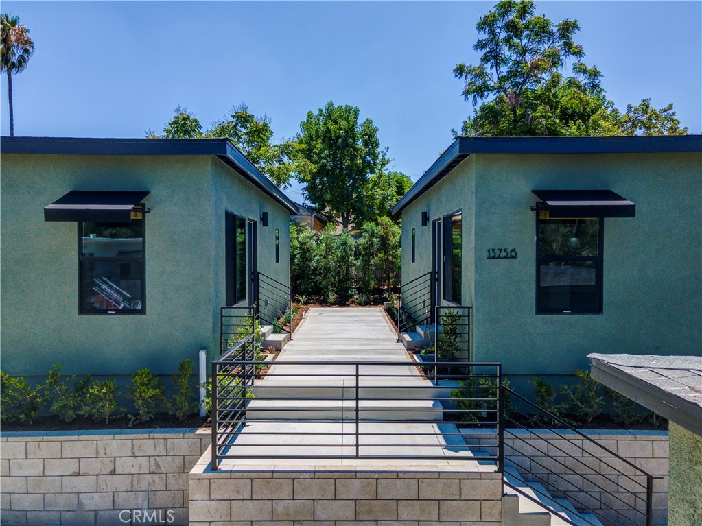 This brand-new construction luxury one-bedroom residence is set in a detached building with no shared walls, offering exceptional privacy and comfort. The home sits on an elevated site with a lovely view of the hills and is surrounded by nicely landscaped grounds. Inside, you’ll find soaring 9-foot ceilings, a mini-split ductless HVAC system, and dual-pane windows for year-round efficiency. The spacious walk-in closet features double racks for ample storage, while the kitchen is outfitted with stainless steel appliances, including a refrigerator, range, and hood. Additional highlights include quartz countertops, quartz shower panels, 2-inch wood blinds, and an indoor stackable washer and dryer for ultimate convenience. One designated on-site parking space is included. Ideally located near Uptown Whittier, Whittier College, scenic hiking trails, and within walking distance to Penn Park, this home blends modern style with a prime location.