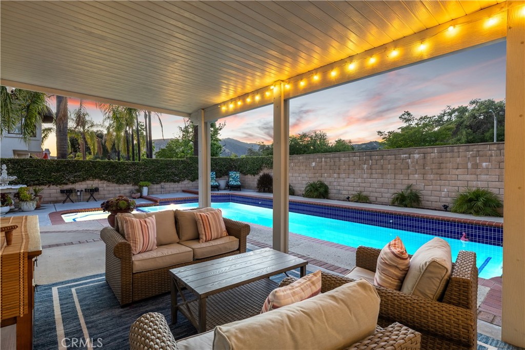 La Verne, California, 91750, United States, 4 Bedrooms Bedrooms, ,3 BathroomsBathrooms,Residential,Pending,2041353