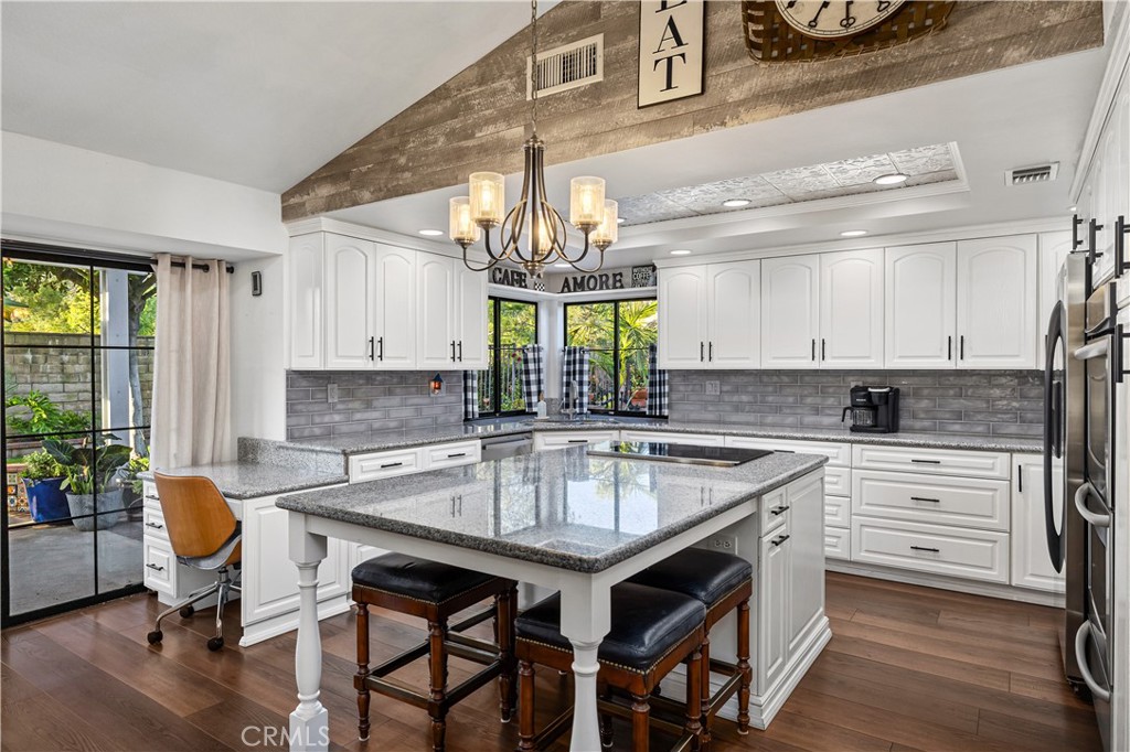 La Verne, California, 91750, United States, 4 Bedrooms Bedrooms, ,3 BathroomsBathrooms,Residential,Pending,2041353