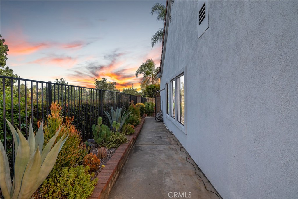La Verne, California, 91750, United States, 4 Bedrooms Bedrooms, ,3 BathroomsBathrooms,Residential,Pending,2041353