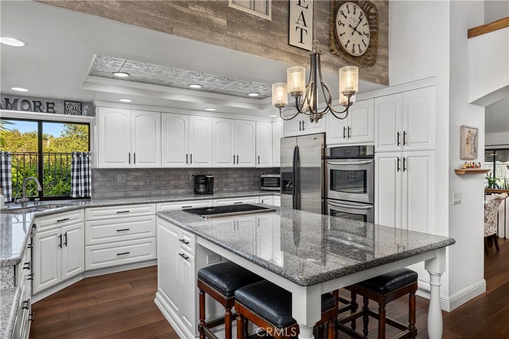 La Verne, California, 91750, United States, 4 Bedrooms Bedrooms, ,3 BathroomsBathrooms,Residential,Pending,2041353