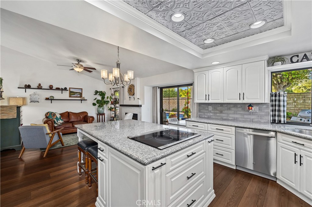 La Verne, California, 91750, United States, 4 Bedrooms Bedrooms, ,3 BathroomsBathrooms,Residential,Pending,2041353