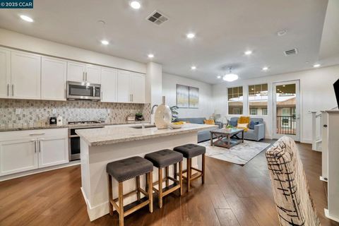 Photo of 33103 Via Vicenza, San Ramon, CA 94583 (MLS # 41089799)