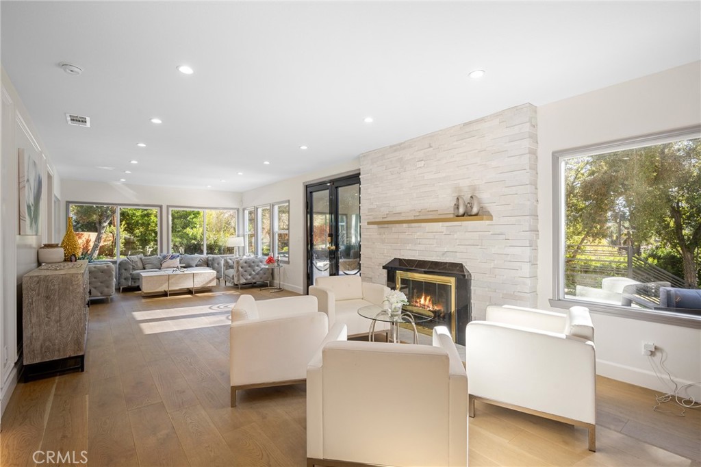 2065 E Altadena
