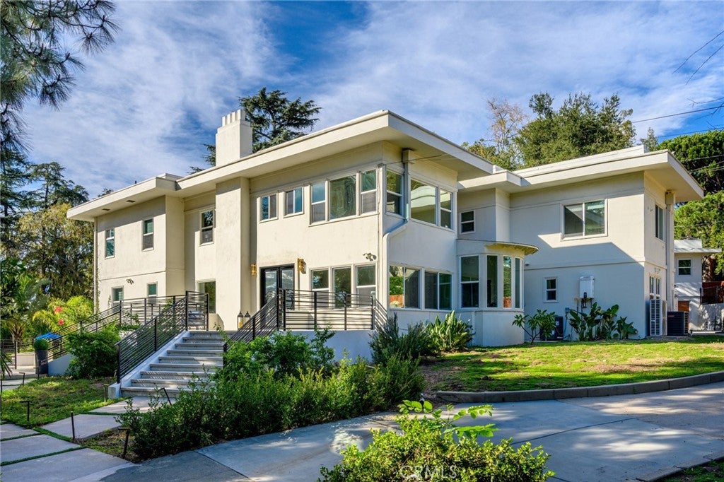 2065 E Altadena Dr
