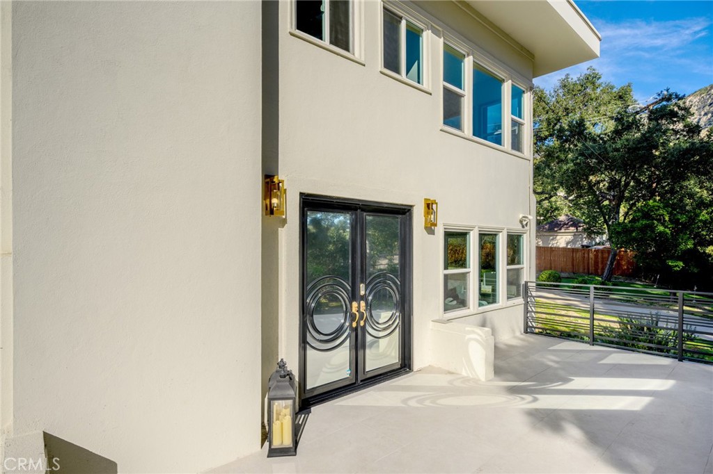 2065 E Altadena