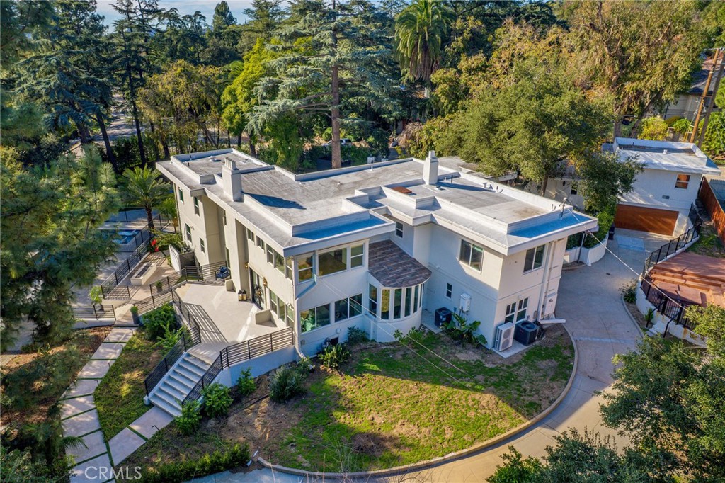 2065 E Altadena