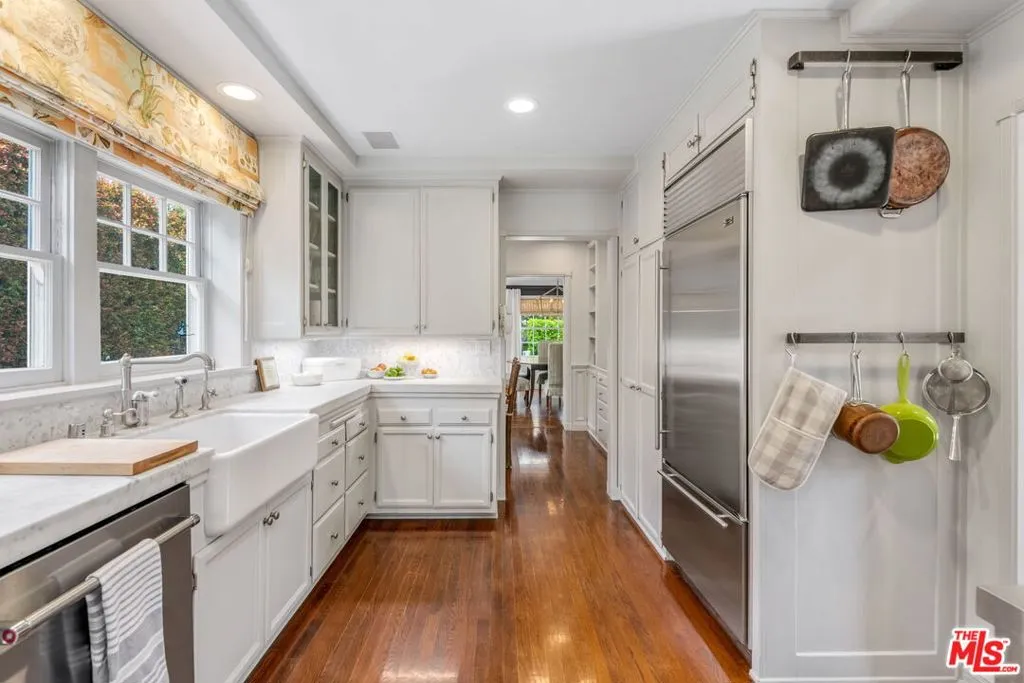 Los Angeles, California 90024, United States, 4 Bedrooms Bedrooms, ,3 BathroomsBathrooms,Residential,Active,154507