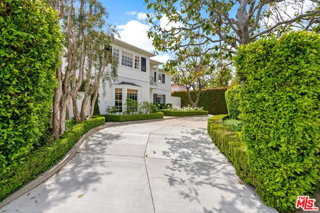 Los Angeles, California 90024, United States, 4 Bedrooms Bedrooms, ,3 BathroomsBathrooms,Residential,Active,154507