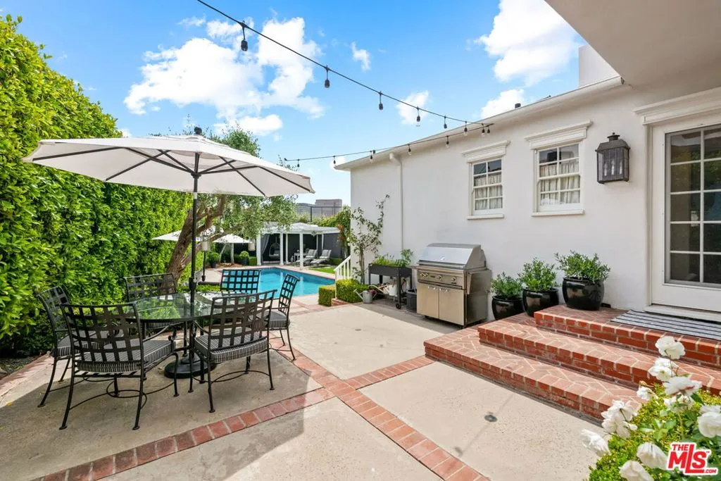 Los Angeles, California 90024, United States, 4 Bedrooms Bedrooms, ,3 BathroomsBathrooms,Residential,Active,154507