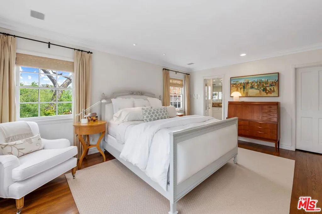 Los Angeles, California 90024, United States, 4 Bedrooms Bedrooms, ,3 BathroomsBathrooms,Residential,Active,154507