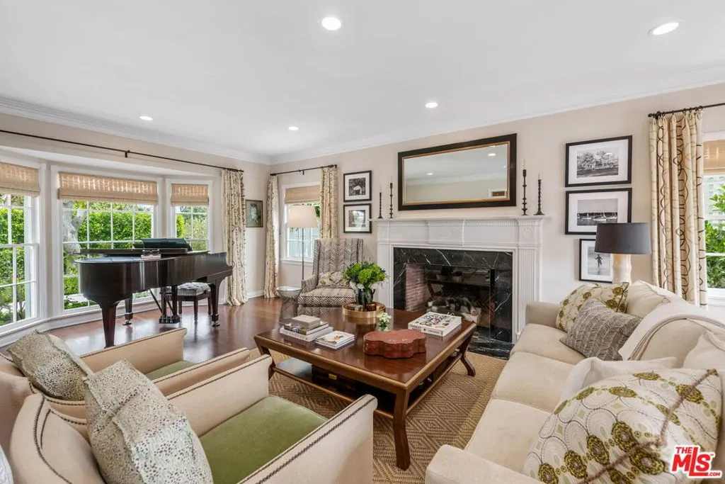 Los Angeles, California 90024, United States, 4 Bedrooms Bedrooms, ,3 BathroomsBathrooms,Residential,Active,154507