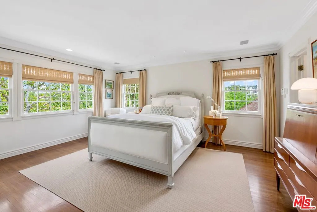 Los Angeles, California 90024, United States, 4 Bedrooms Bedrooms, ,3 BathroomsBathrooms,Residential,Active,154507