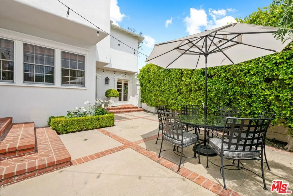 Los Angeles, California 90024, United States, 4 Bedrooms Bedrooms, ,3 BathroomsBathrooms,Residential,Active,154507