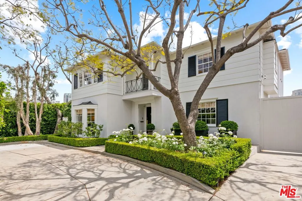 Los Angeles, California 90024, United States, 4 Bedrooms Bedrooms, ,3 BathroomsBathrooms,Residential,Active,154507