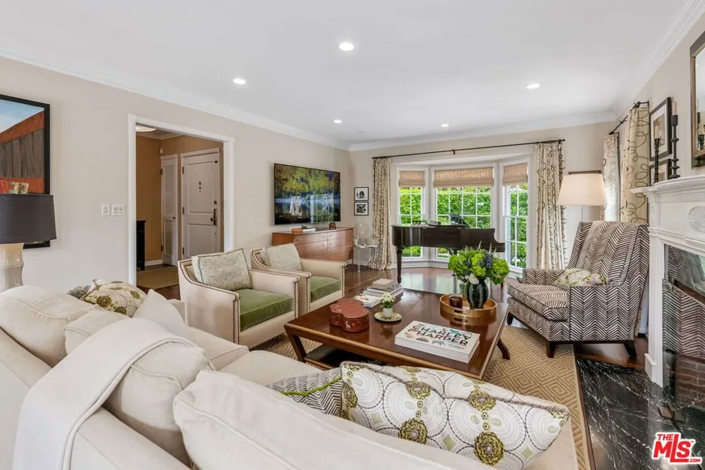 Los Angeles, California 90024, United States, 4 Bedrooms Bedrooms, ,3 BathroomsBathrooms,Residential,Active,154507