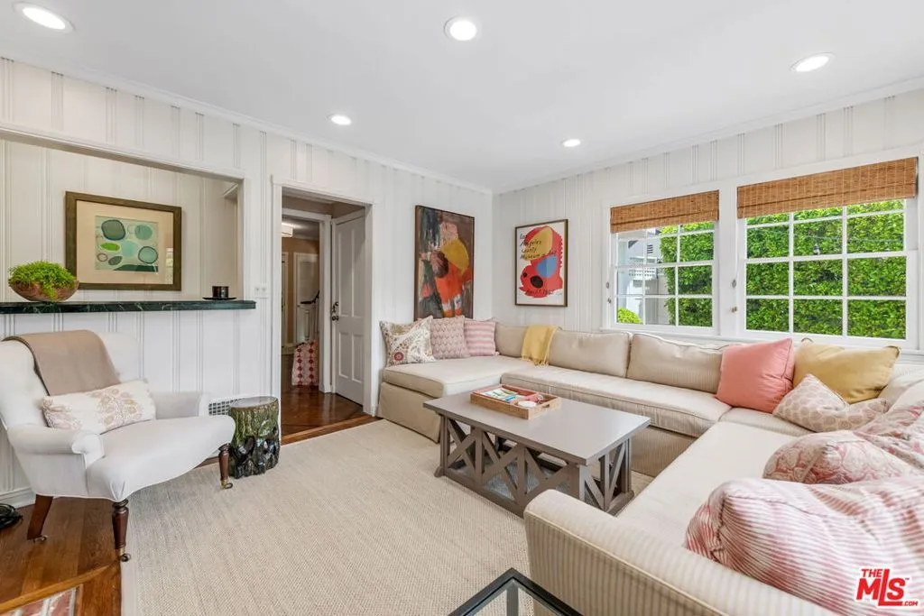 Los Angeles, California 90024, United States, 4 Bedrooms Bedrooms, ,3 BathroomsBathrooms,Residential,Active,154507