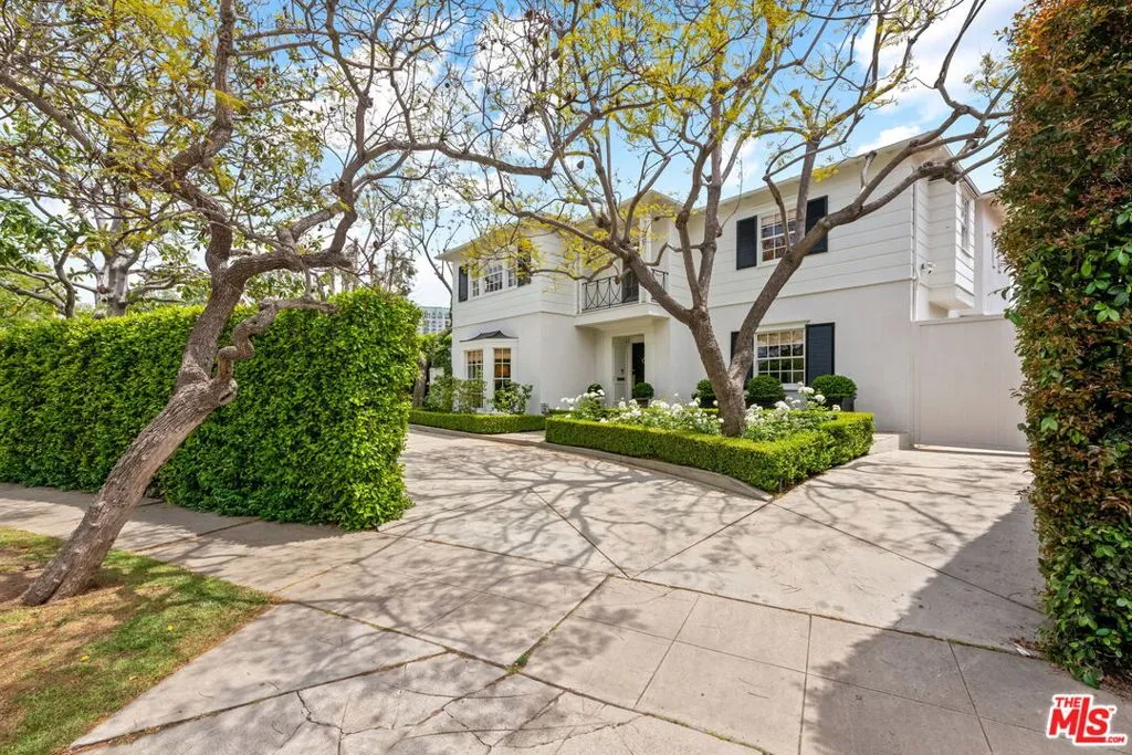 Los Angeles, California 90024, United States, 4 Bedrooms Bedrooms, ,3 BathroomsBathrooms,Residential,Active,154507