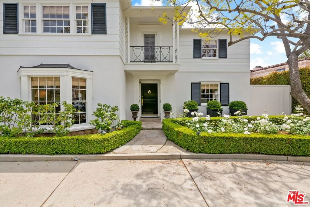 Los Angeles, California 90024, United States, 4 Bedrooms Bedrooms, ,3 BathroomsBathrooms,Residential,Active,154507