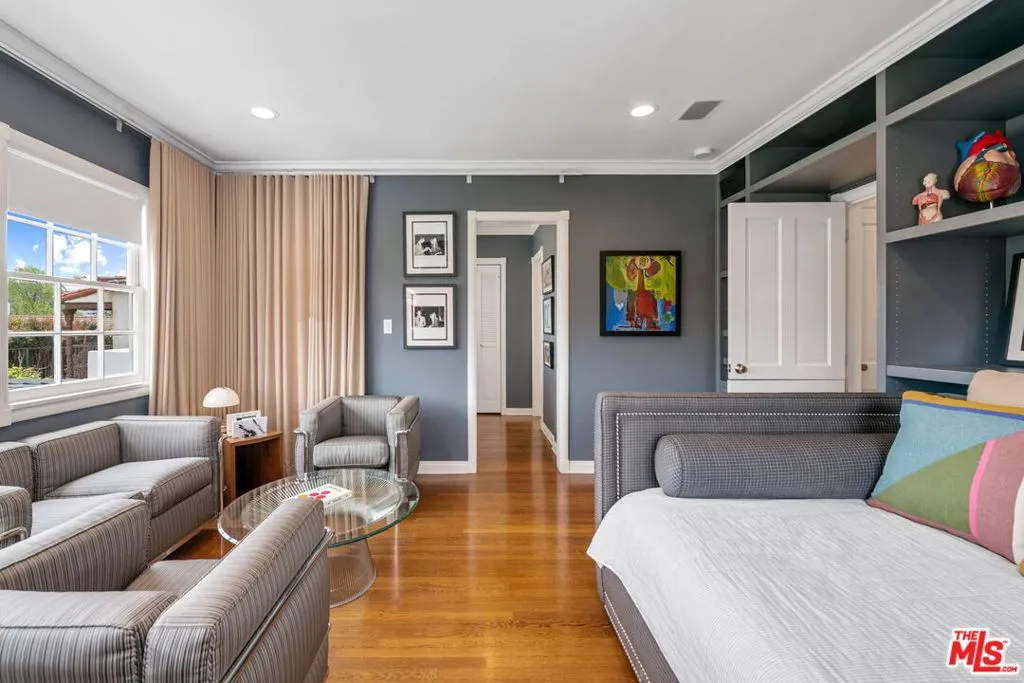 Los Angeles, California 90024, United States, 4 Bedrooms Bedrooms, ,3 BathroomsBathrooms,Residential,Active,154507