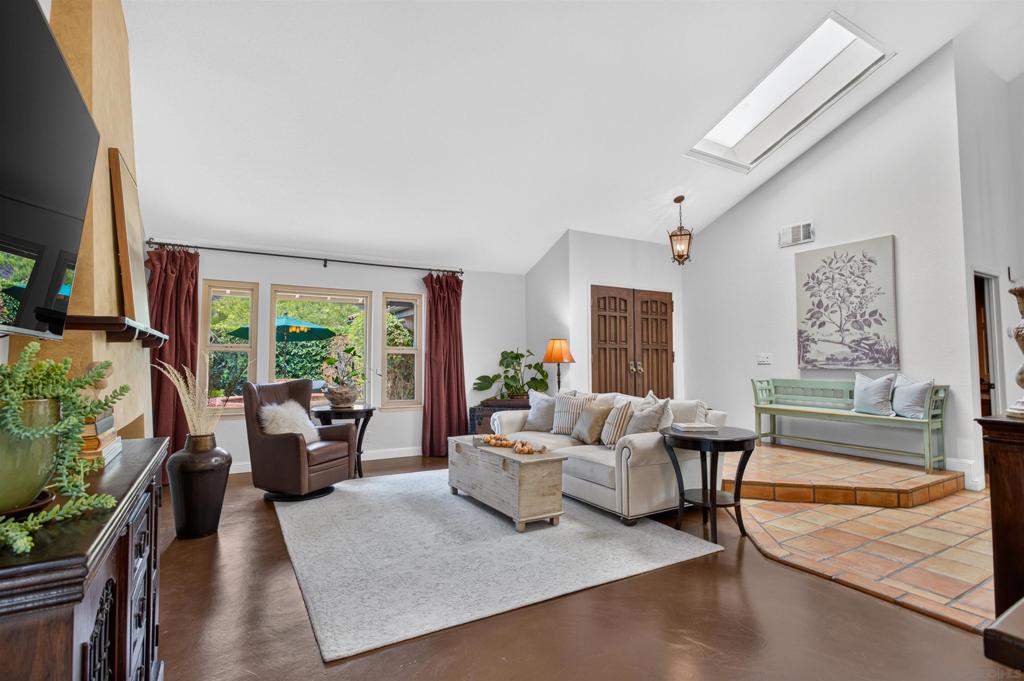 3220 Avenida Reposo