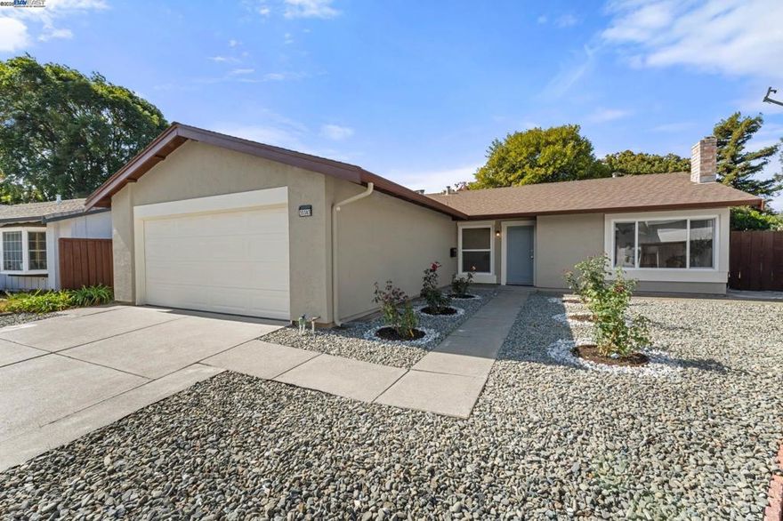 Open House Sat/Sun from 1p to 4p Oct. 11th & 12th & 18th & 19th.      Sought-after one-story home at end of a cul-de-sac in desirable Brookvale.     4 beds, 2 full baths. Recent updates: new luxury vinyl plank flooring, fresh interior & exterior paint, new front yard low maintenance landscape. Great room/kitchen open style floor plan w/ DP windows, central heat, & a laundry room w/ direct interior access from attached 2-car garage. Home, pest, roof, sewer lateral, & chimney inspections are done!