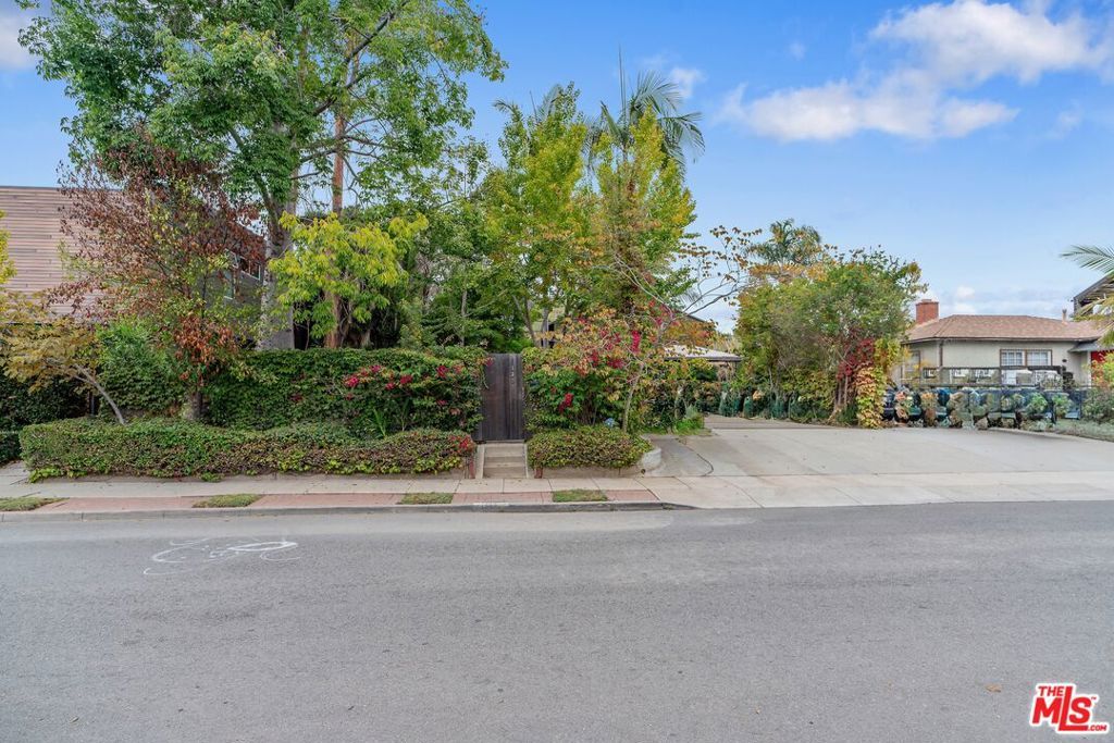Photo of 1233 Palms Boulevard, Venice, CA 90291 (MLS # 25595143)