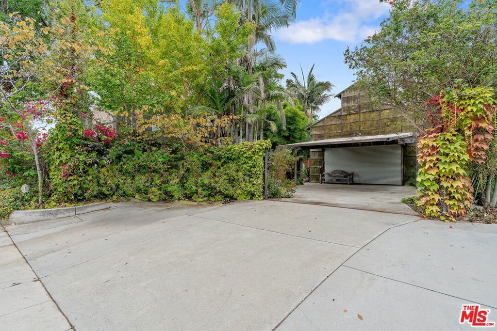 Photo of 1233 Palms Boulevard, Venice, CA 90291 (MLS # 25595143)
