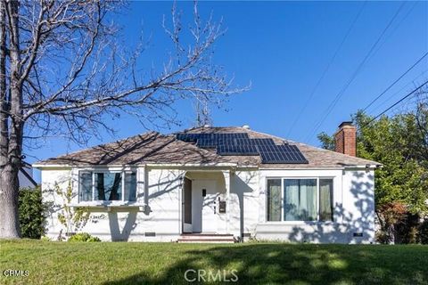 Photo of 412 S Kenneth Road, Burbank, CA 91501 (MLS # P1-25990)