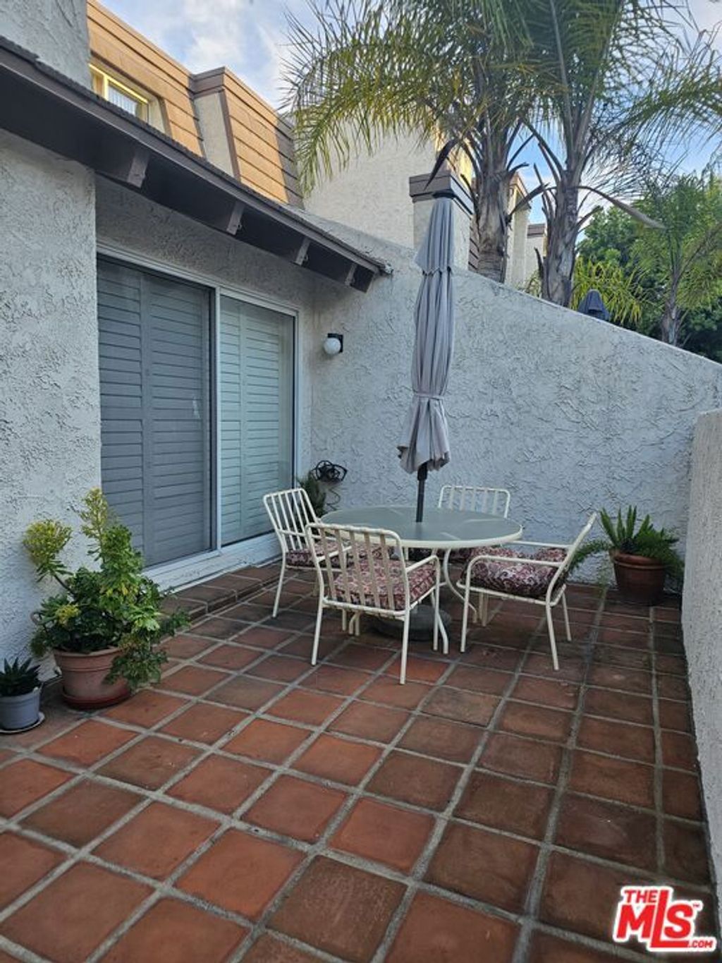 Photo of 18326 Collins Street #F, Tarzana, CA 91356 (MLS # 26657929)