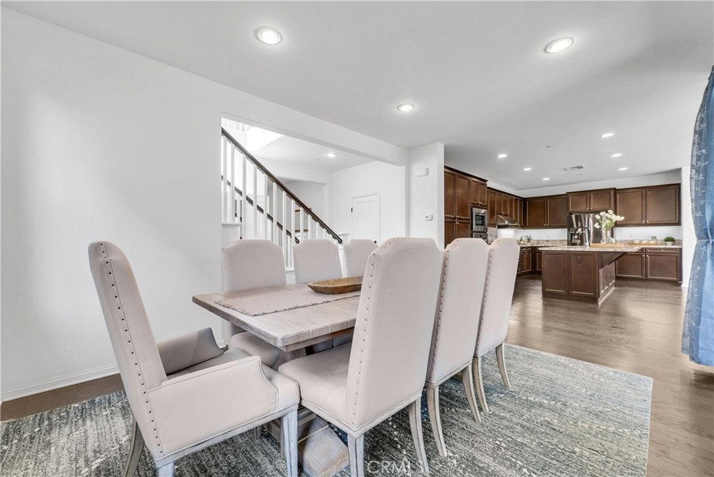 320 La Floresta Drive