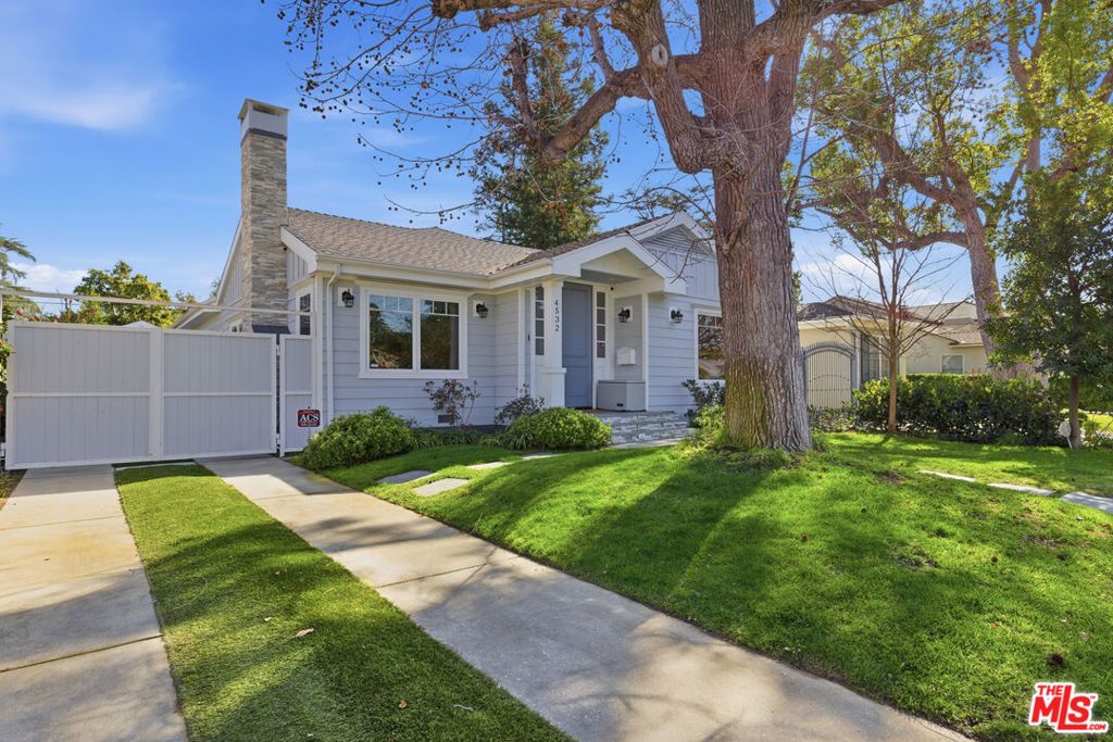 Photo of 4532 Farmdale Avenue, Studio City, CA 91602 (MLS # 26645013)