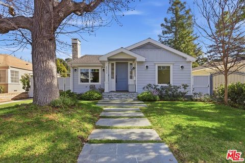 Photo of 4532 Farmdale Avenue, Studio City, CA 91602 (MLS # 26645013)