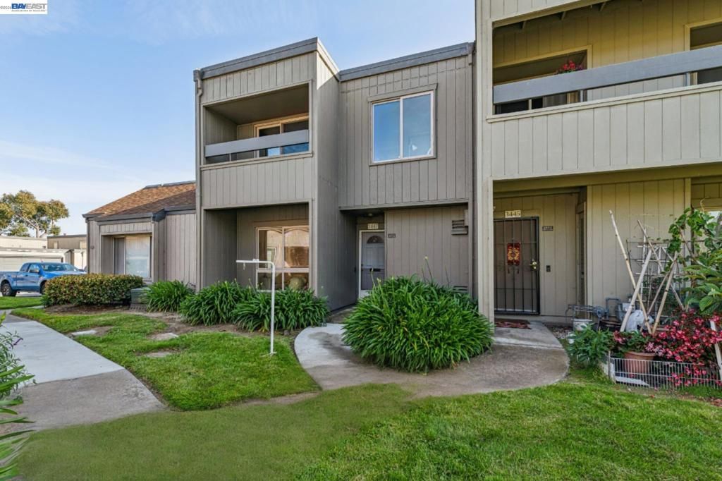 Photo of 3447 Capella Ln Ln, Alameda, CA 94502 (MLS # 41133346)