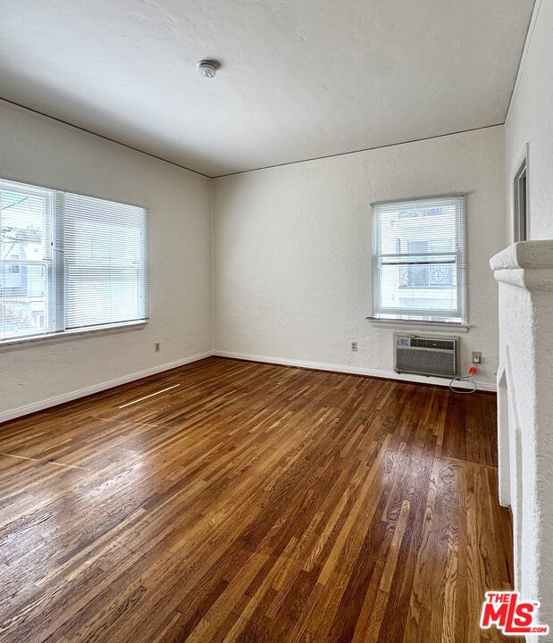 Properties 4 121 N Swall Drive 8
