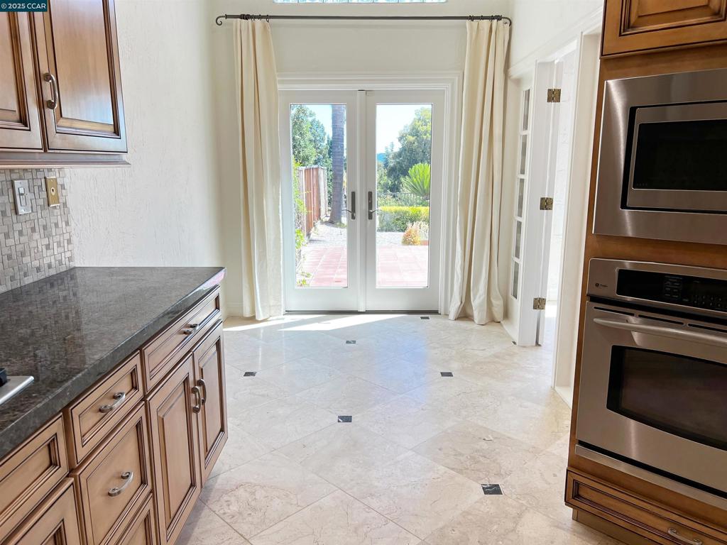 ECHO RIDGE - Residential Lease