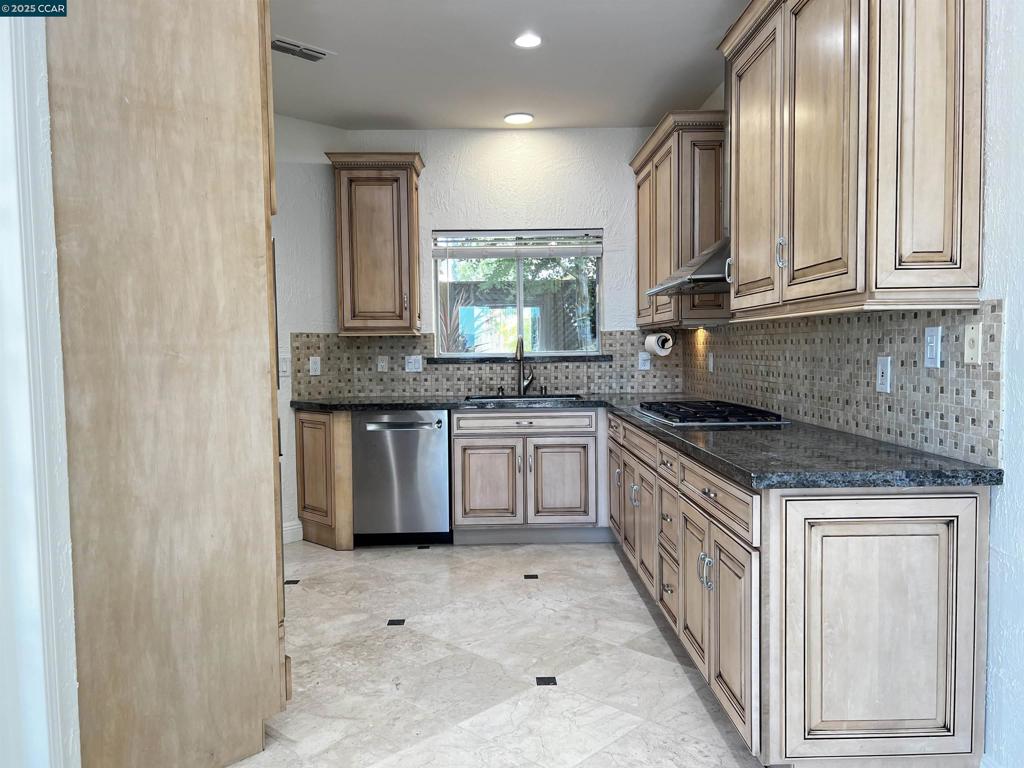 ECHO RIDGE - Residential Lease