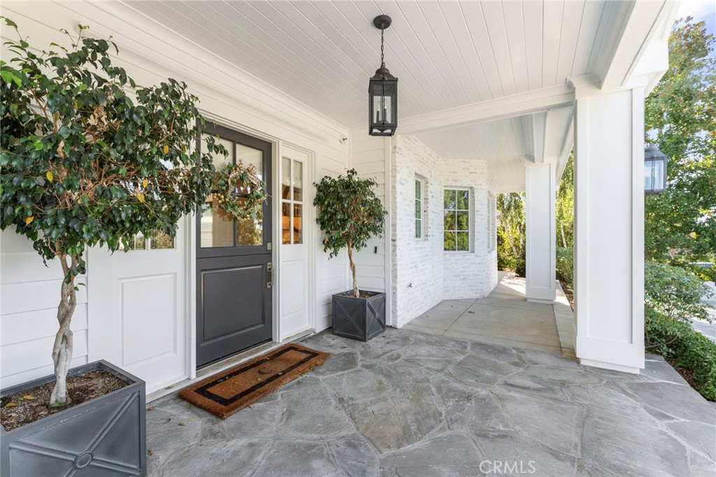 546 E Mariposa Drive