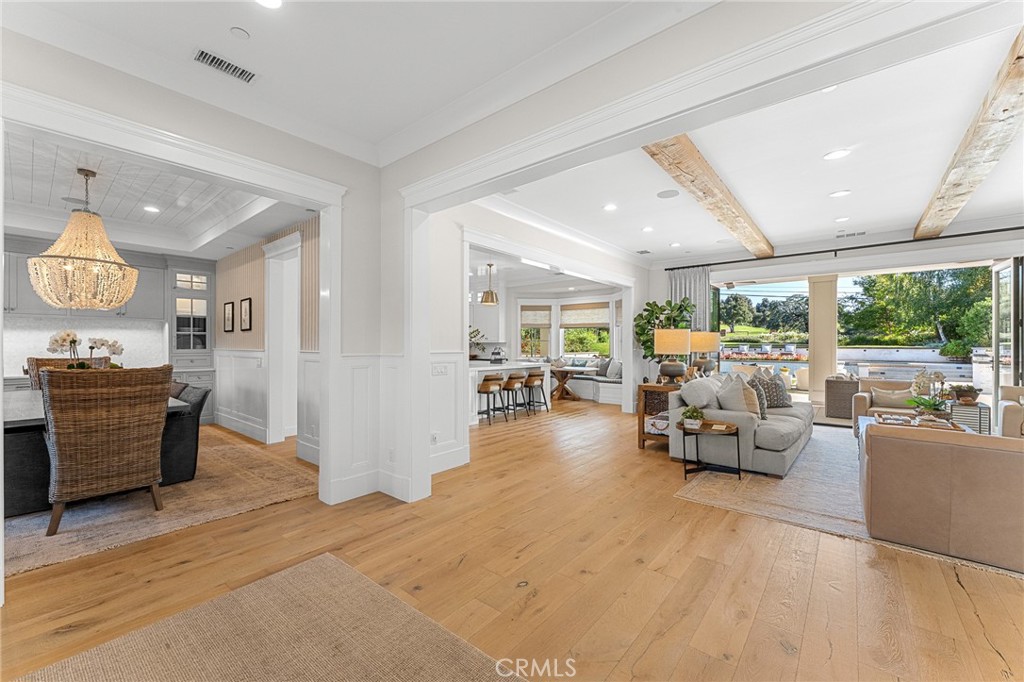546 E Mariposa Drive
