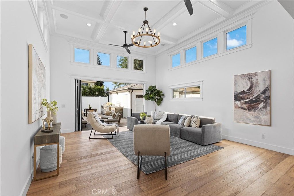 Photo of 12947 La Maida Street, Sherman Oaks, CA 91423 (MLS # SR25263976)